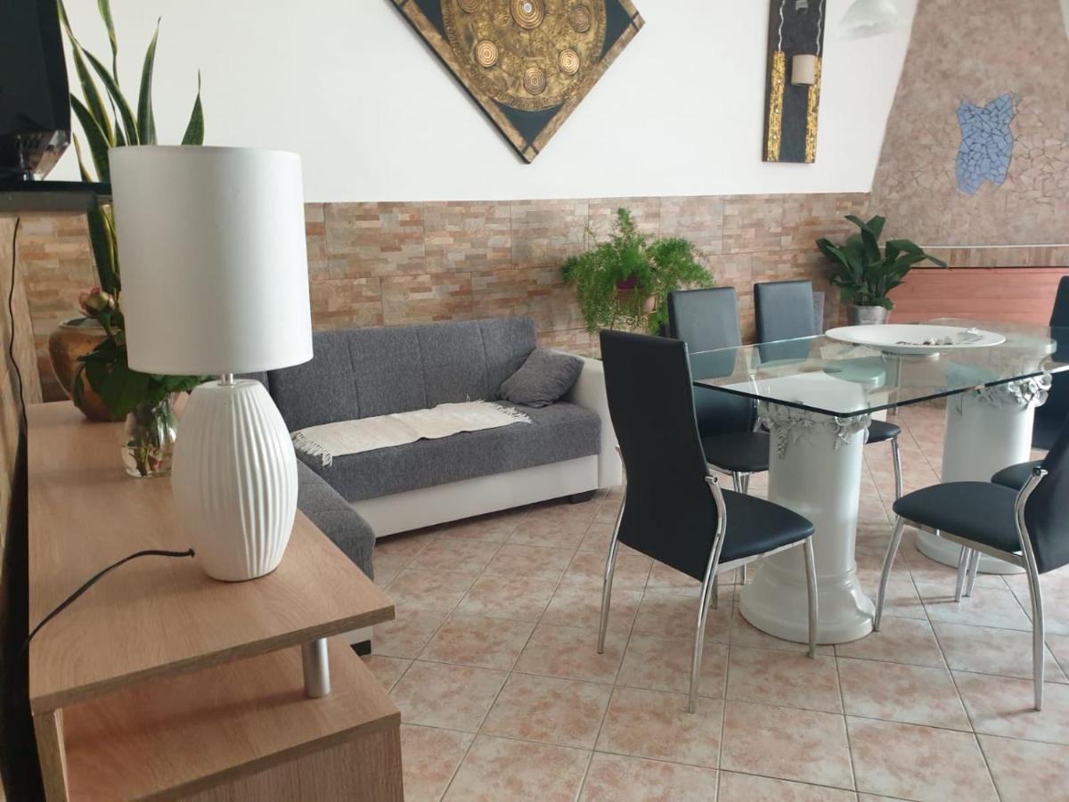 Casa Vacanze Con Giardino E Area Barbecue Martis Zewnętrze zdjęcie
