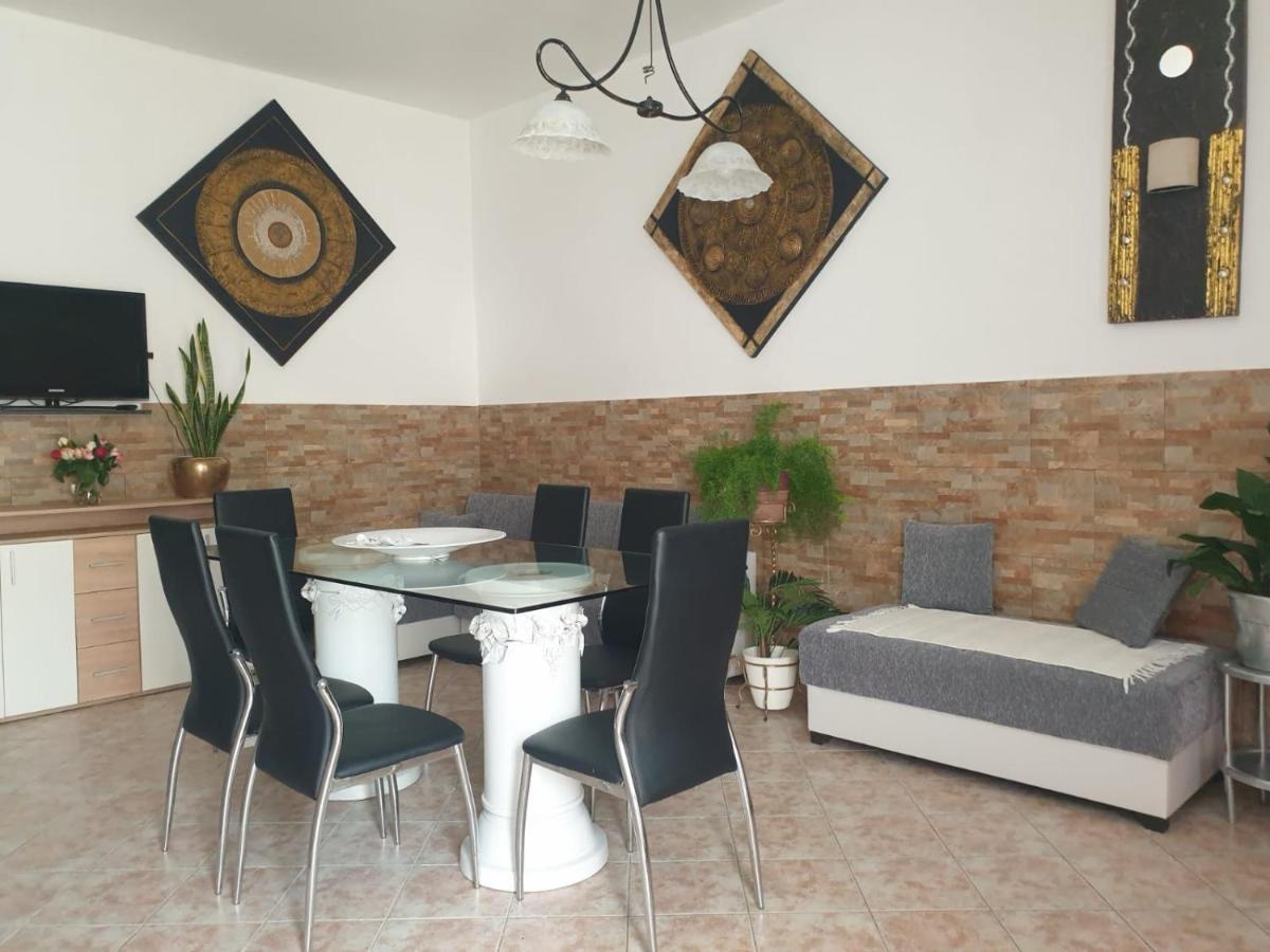 Casa Vacanze Con Giardino E Area Barbecue Martis Zewnętrze zdjęcie